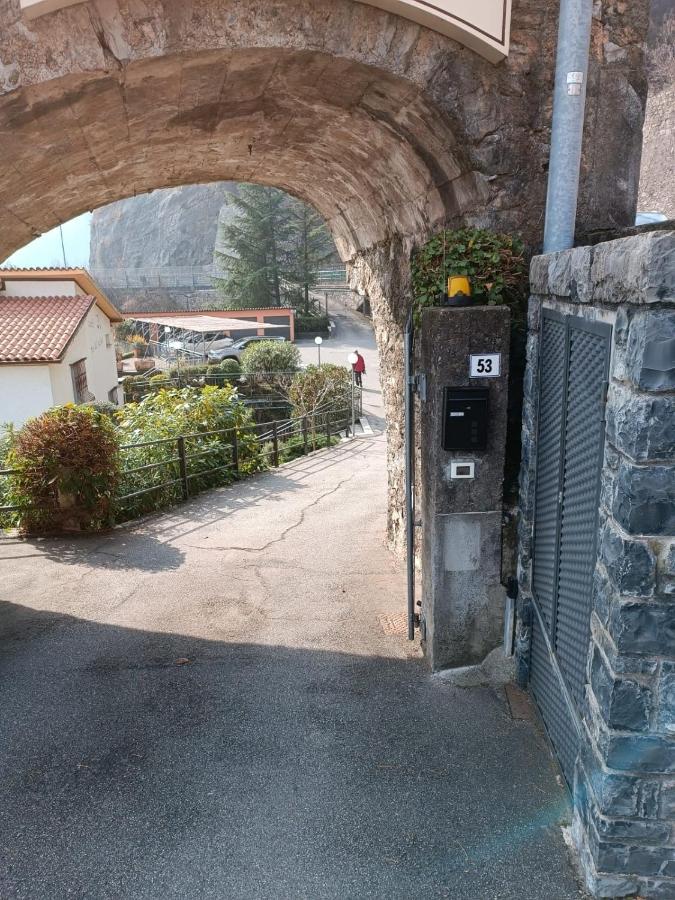 Studio Zu - Lakeside Apartment Riva di Solto Kültér fotó